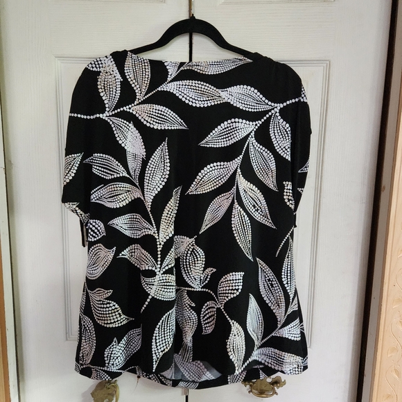 Lane Bryant Black and White Leaf Print Women's Top - Picture 6 of 10
